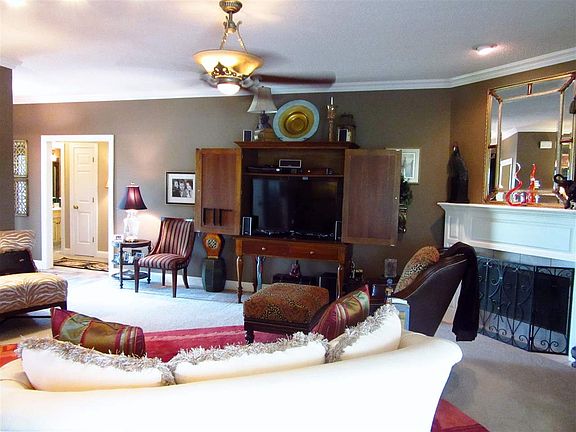 4th image of 109 Summerlin Dr