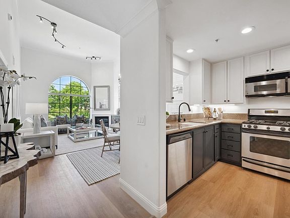 2nd image of 633 Elm St APT 400