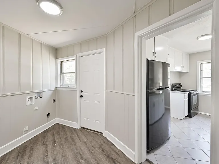 1501 Greenbrier Dr — Photo 24