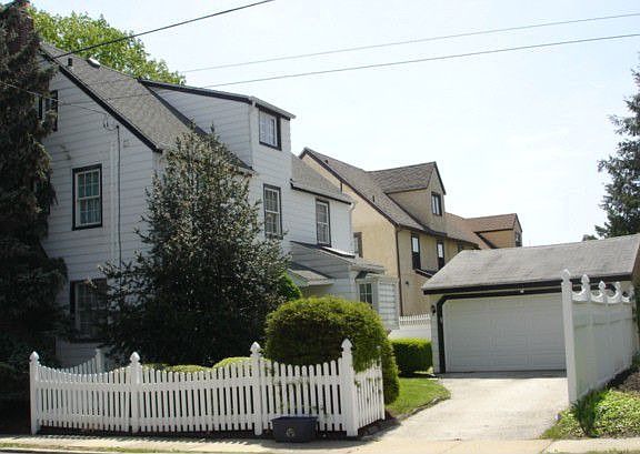 Side Yard & 2car Garage