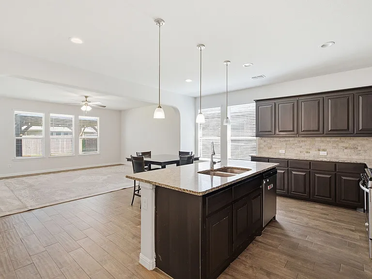 1113 Twin Brooks Ln — Photo 12