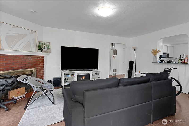 3rd image of 2107 D Street SE