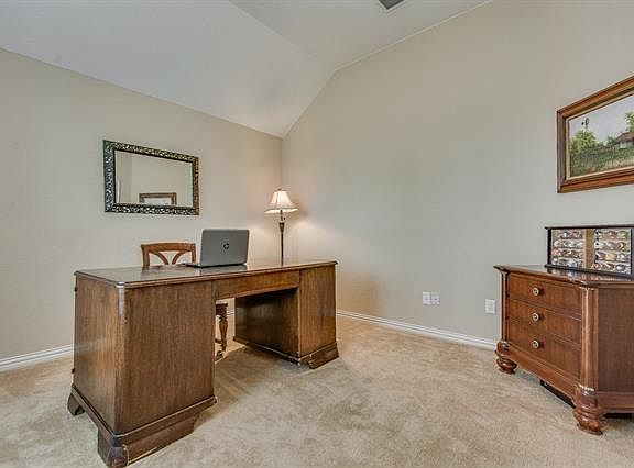 4th image of 305 Bluefinch Dr