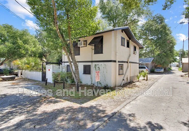 658 Avenue B NW — Photo 3