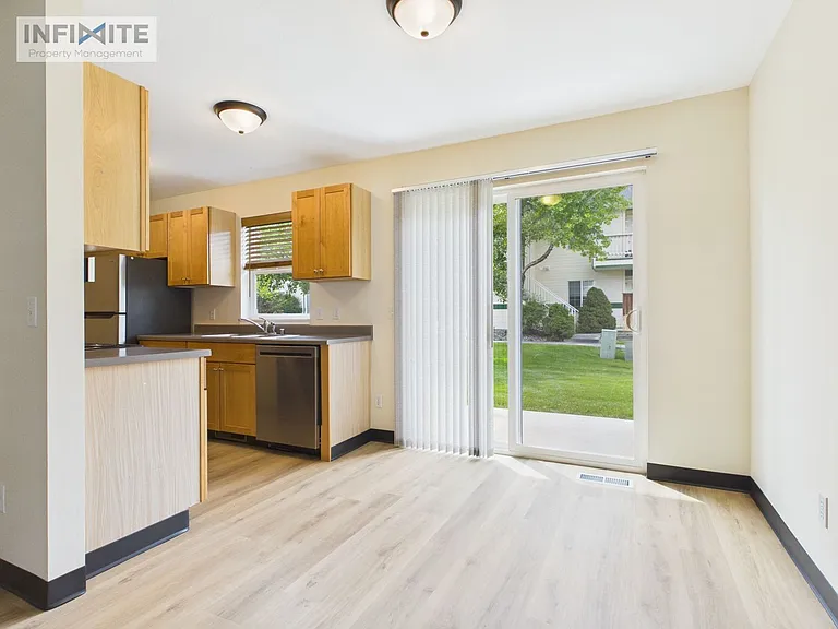 325 Michael Grove Ave #D — Photo 3