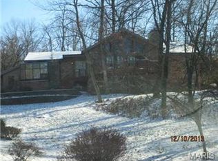 9629 Hidden Valley Dr, Saint Louis, MO 63127