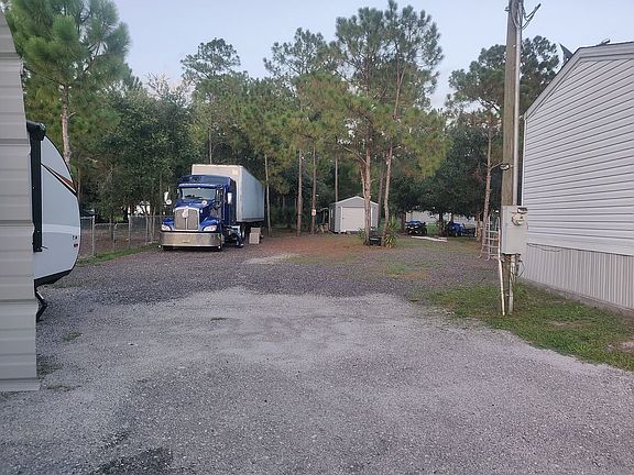 4th image of 745 S Olivo St