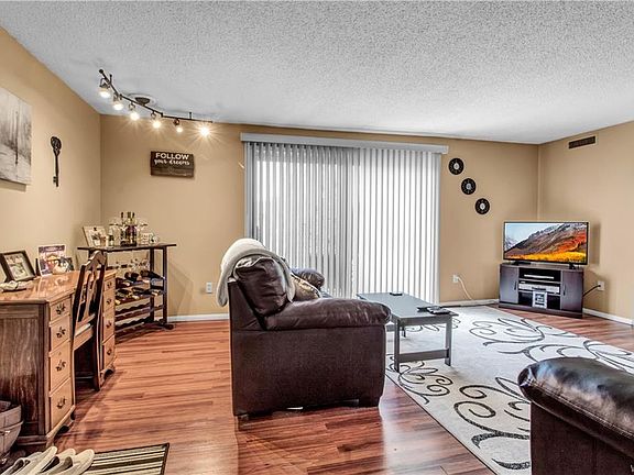 3rd image of 42 Foxberry Dr #B