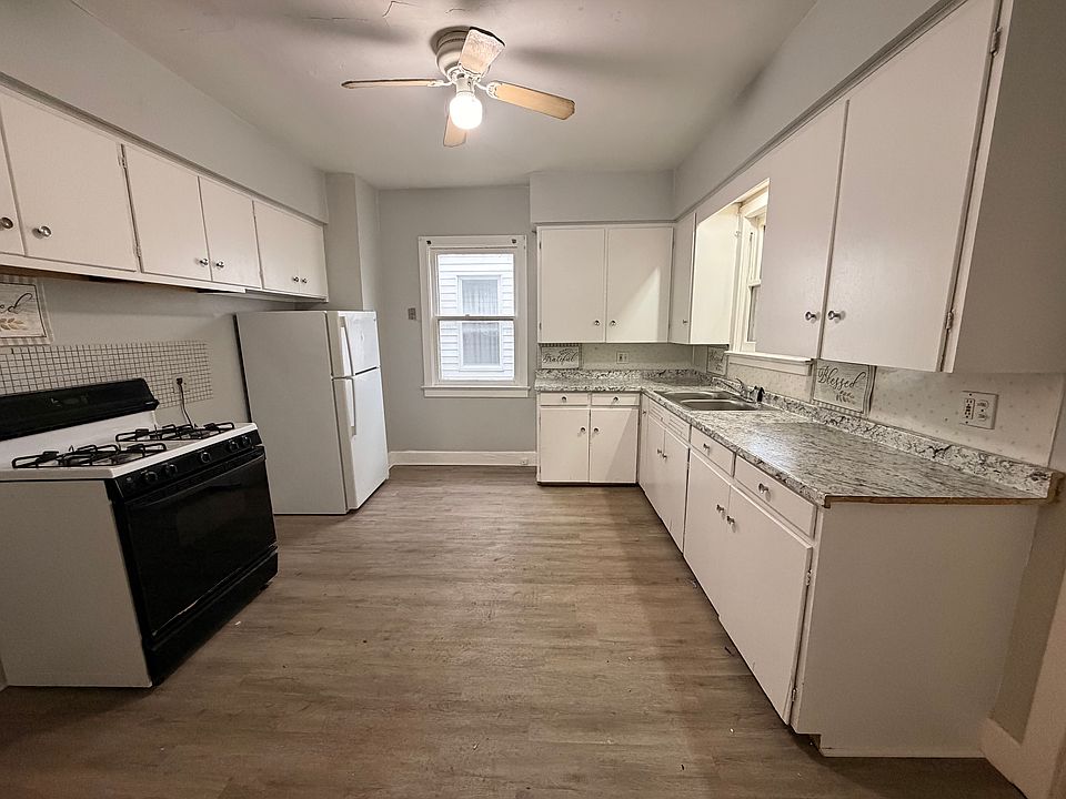 1st image of 3915 Lockwood Ave #2