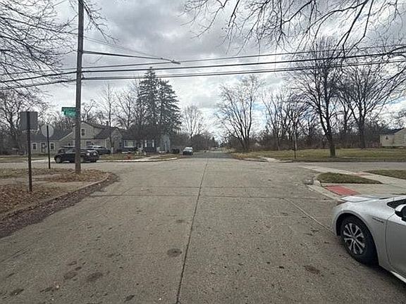 5th image of 22400 Acacia St