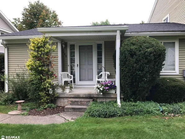 1180 Leisure Dr, Flint, MI 48507
