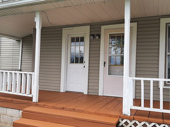 2nd image of 416 Marian St #2