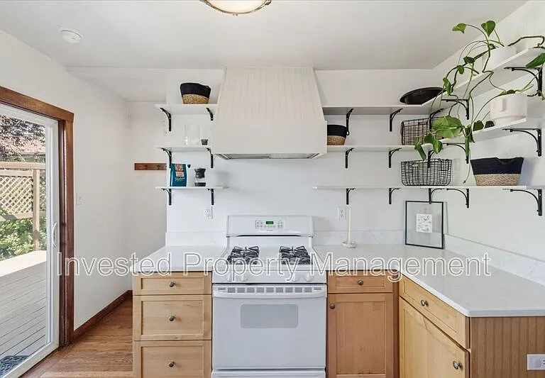3077 Benton St — Photo 14