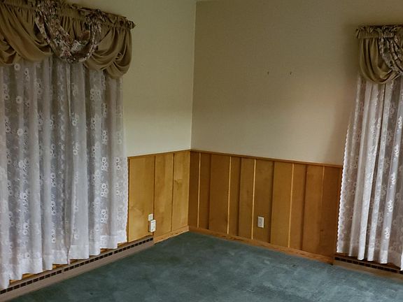 3rd image of 103 Logan St