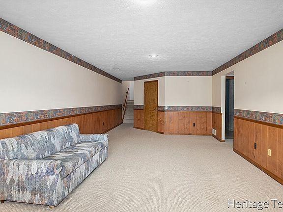 4th image of 912 Amberwood West Dr SW