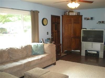 2nd image of 1022 Anthony Ln