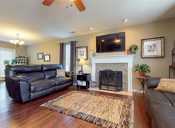 4th image of 1425 Pheasants Glen Dr