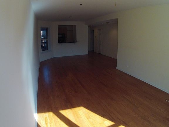 2nd image of 1034 W Waveland Ave #1