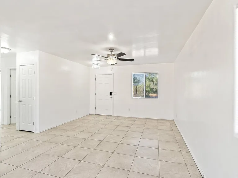 6727 S 5th Ave — Photo 18