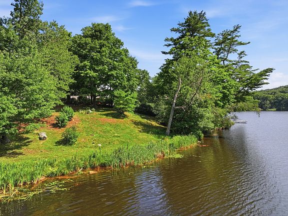 3rd image of 66 Pierce Rd