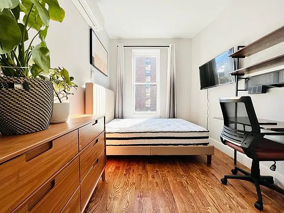5th image of 325 Putnam Ave APT 2L