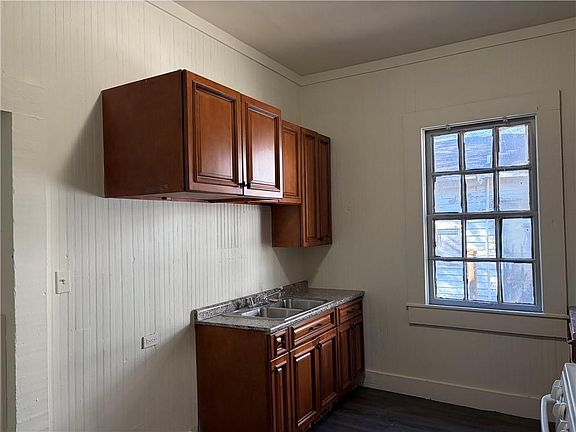 4th image of 1352 Saint Madar St
