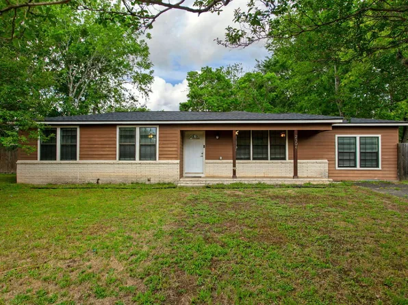 2304 Staunton Dr, Bryan, TX 77803