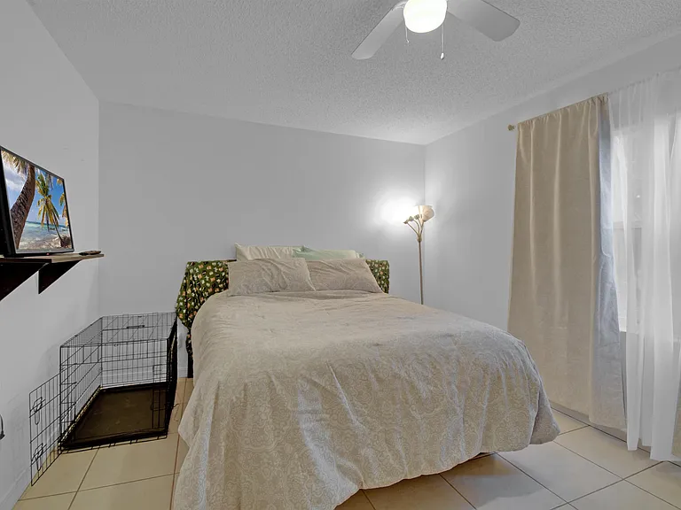 444 Island View Cir — Photo 32