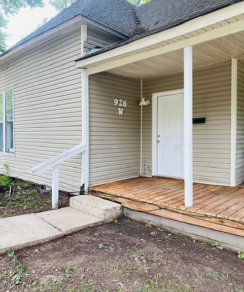 926 W Oak Ave — Photo 1