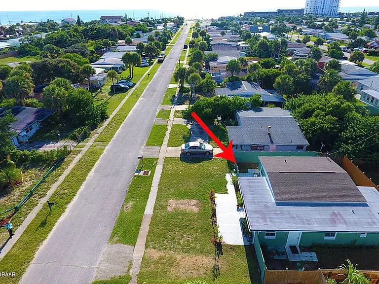 Roberta Rd — Photo 3