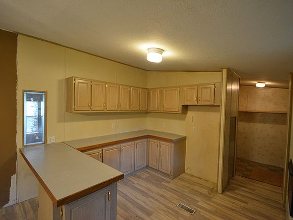 3rd image of 15632 Molly Ct SE