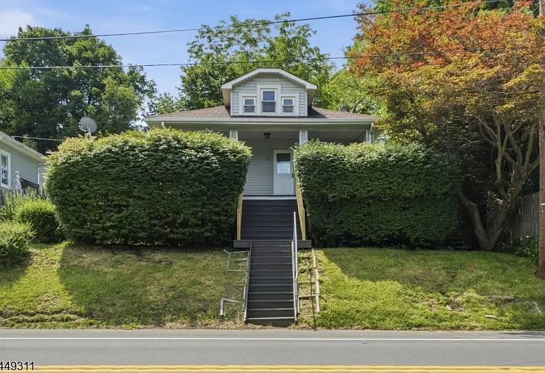 185 Main St — Photo 1