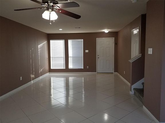 3rd image of 3303 Barkers Crossing Ave