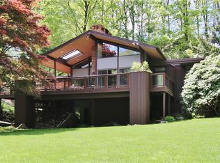 109 Apple Valley Rd, Stamford, CT 06903