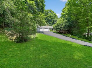 6 Oak Pl, Tuxedo Park, NY 10987