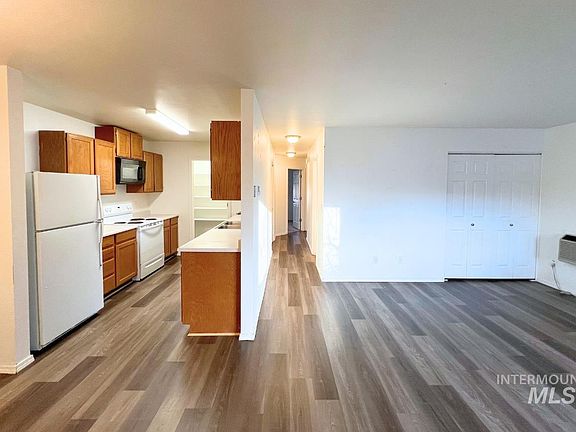 3rd image of 2140 Elizabeth Blvd Building 13