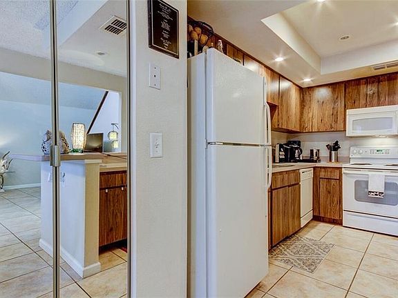 3rd image of 9520 Citrus Glen Pl #41