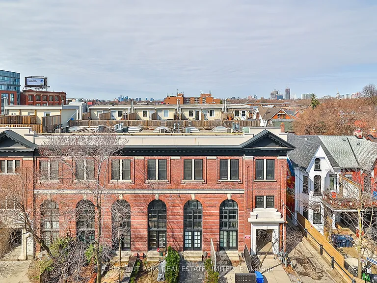 540 College St #Penthouse 2 — Photo 23