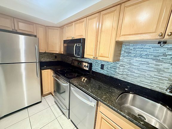 4th image of 631 N Orange Ave Unit 102