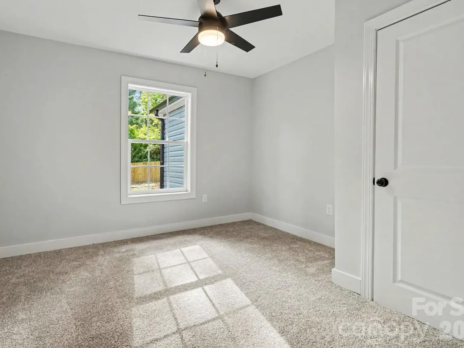 3 bed, 897 sqft, $1,700 — Photo 3