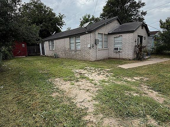 2nd image of 404 N Cedro St