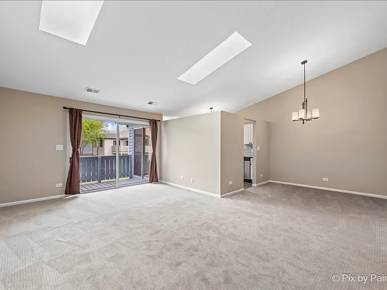 1736 Chesapeake Ln #4 — Photo 3