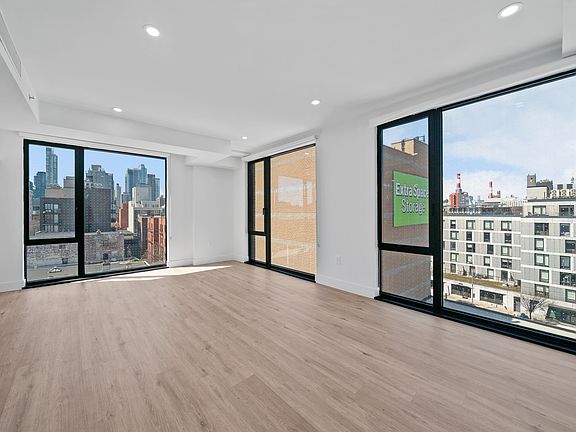 4th image of 2516 37th Ave #4D