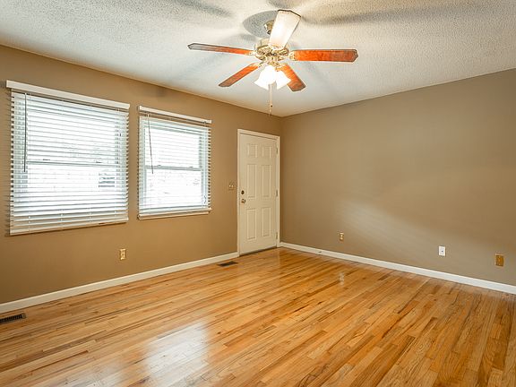 3rd image of 1718 S Seminole Dr