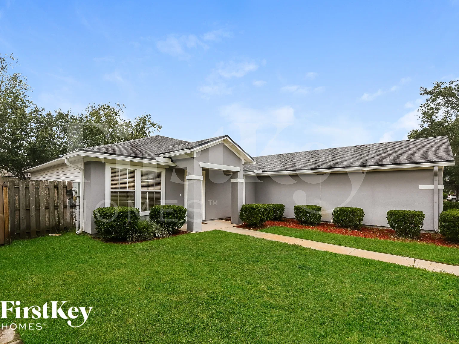 3 bed, 2.0 bath, 1899 sqft, $2,365 — Photo 2
