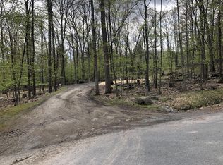 117 Lamplighter Ln, Lackawaxen, PA 18435