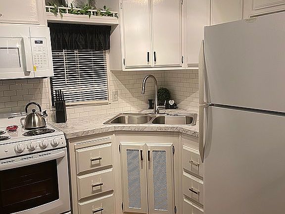 5th image of 5055 E University Dr #A07