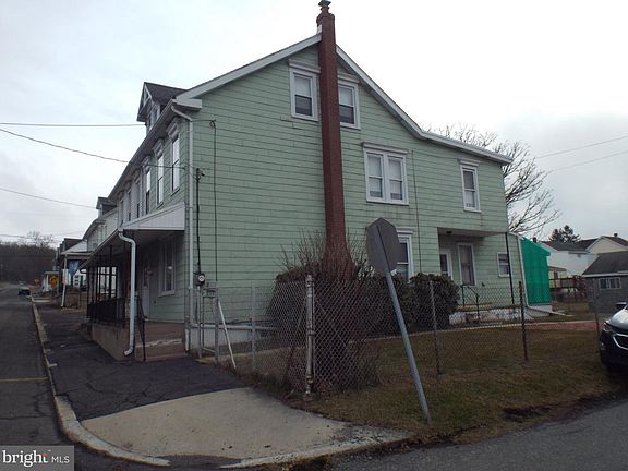 2nd image of 326 E Oak St