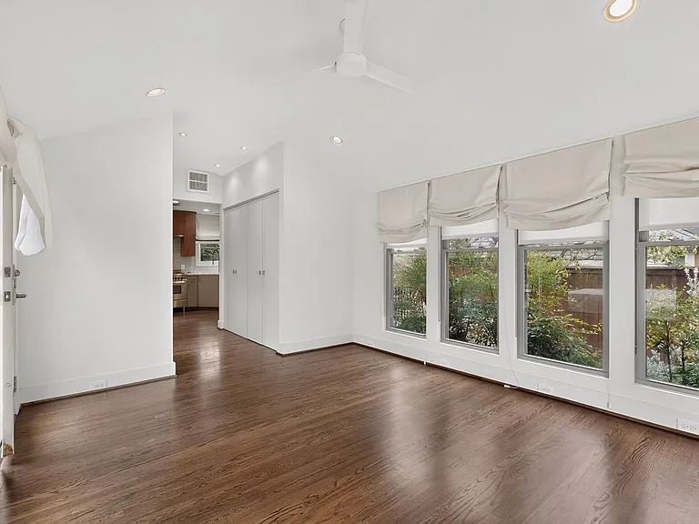 2323 Barberry Dr — Photo 21
