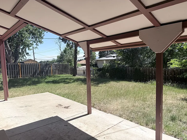1938 Berkshire Ln — Photo 21